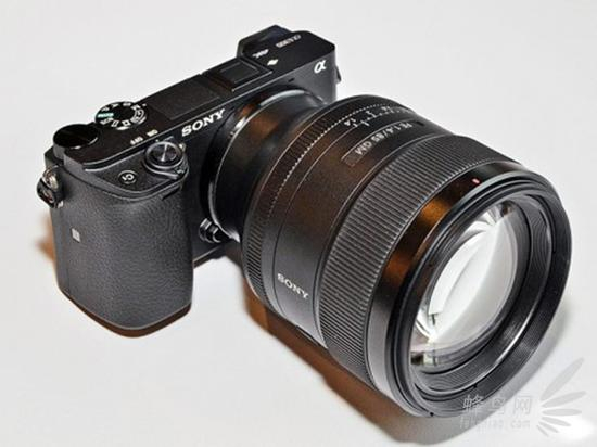 Sony A6300 with 85mm f/1.4G M lens 2