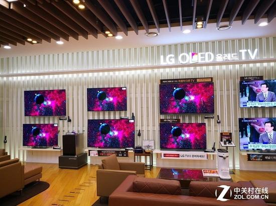 卖场中的OLED电视