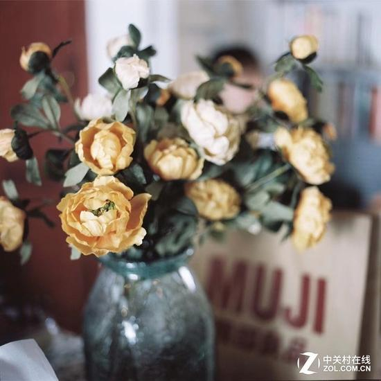 虽然如今胶片相机并不常见了，但是有一些摄影师在坚持胶片拍摄