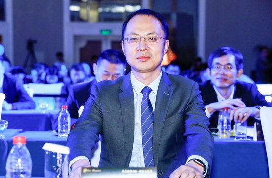 广发证券电子商务部董事总经理曲东荣