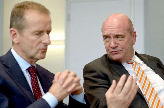 左：迪斯，右：奥斯特朗