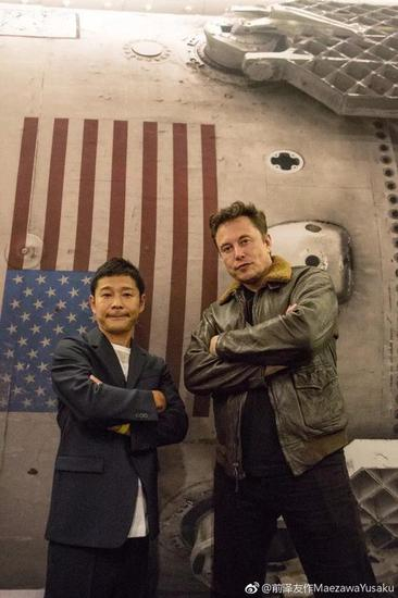 马斯克、前泽友作。来源：前泽友作微博