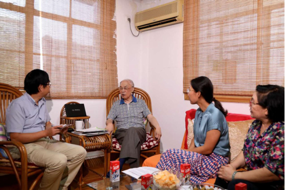  万百五先生接受采访