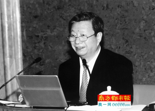 2007年4月，刘大响在北京航空航天大学大飞机培训班上授课。