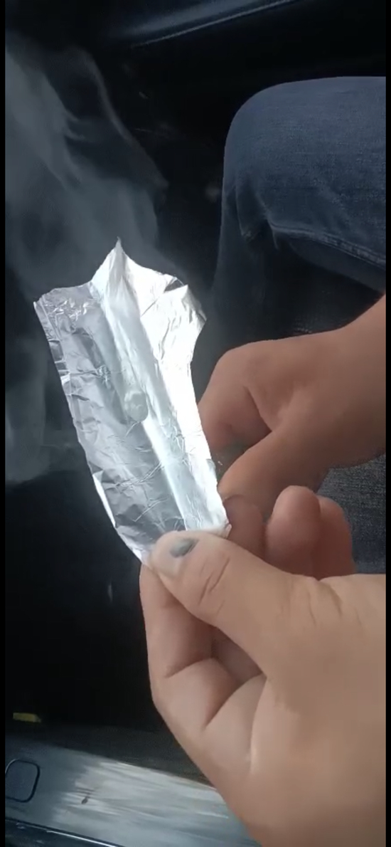 原料卖家通常用火烤锡纸上原料的方式验证货的纯度和有无掺假。