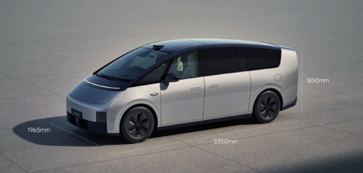 理想MEGA没有碰撞突然自燃！