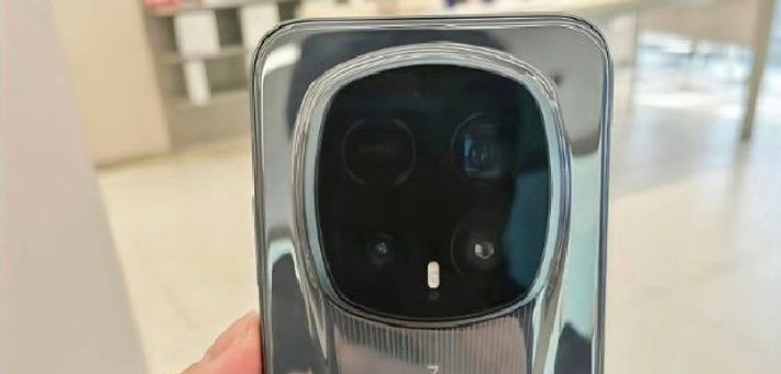 曝光荣耀Magic8 RSR 保时捷设计