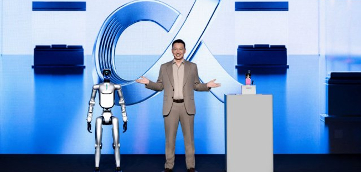 荣耀MWC火力全开:机器人手机颠覆形态