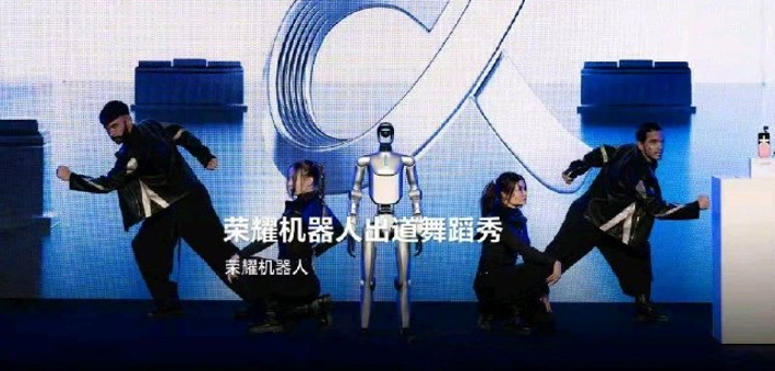 荣耀首款人形机器人荣耀 ROBOT热舞