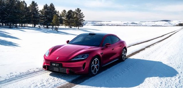 最年轻的鸿蒙智行 尚界Z7电光紫粉亮相