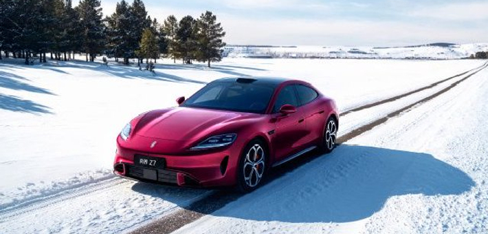 最年轻的鸿蒙智行 尚界Z7电光紫粉亮相