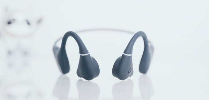 20岁小伙长期戴骨传导耳机致聋