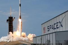 SpaceX完成火箭静态点火测试 周末将载人发射