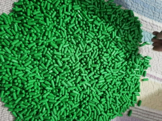 　　一位减肥胶囊加工商制作出来的胶囊里含有高含量西布曲明，称副作用为失眠、胸闷、心率不齐、头晕等。