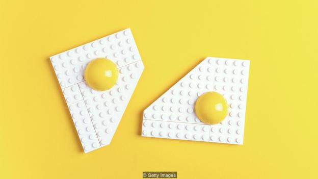 服用某类避孕药的女性具有更好的心像旋转能力，通常男性在这方面要强于女性。