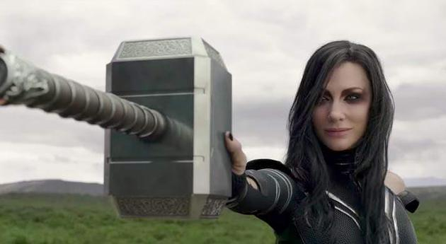 （《雷神3》海拉捏爆锤子，图片来源：冒生牌）