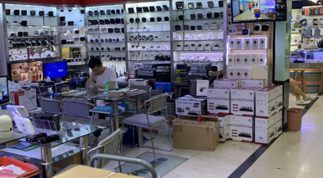 ▲广州某电子交易市场内一家专售摄像头的店铺摄影 摄影/南英