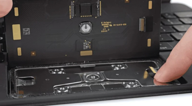 触控板是全新设计的物理点按式