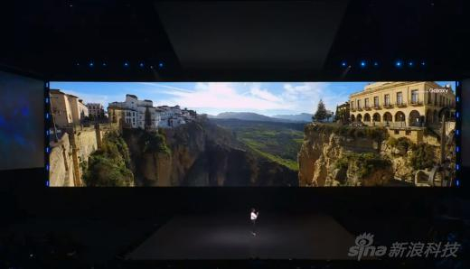 多颗镜头加在一起，加上算法支持超广角拍摄