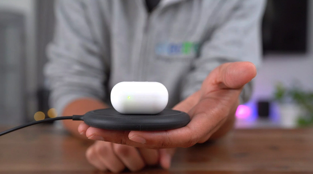 配件底部的LED灯（图来自9To5Mac）