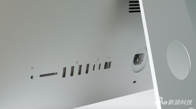 21.5寸iMac背部接口