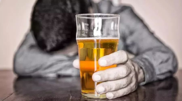 　　青少年酗酒是一个严重的公共健康问题，该研究不仅帮助我们更好地了解当他们接触高浓度酒精时，发育中的大脑组织会发生什么变化，更重要的是，它给我们带来了希望，未来有助于提出更有效治疗焦虑和酗酒等复杂多层面疾病的方法。