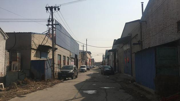 曾经热闹的小镇变得冷冷清清。新京报记者 张羽 摄影