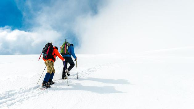 如今，人们可以轻而易举地登上许多山峰之巅，但许多人将登山的努力视为回报的一部分