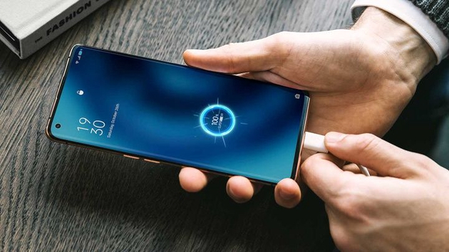 ▲ 想要体验快充，请用对应品牌的充电器和充电线