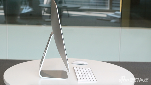21.5寸iMac 侧面