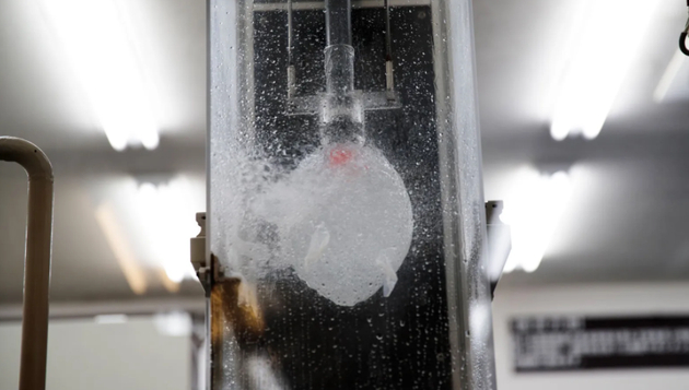 避孕套的强度测试方法通常是充气或灌满液体，直到避孕套破裂。