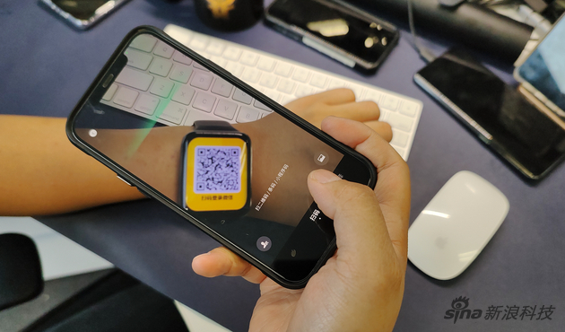 手表上的是儿童版微信，扫码登录