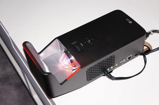 Lg推出超短焦投影仪:15英寸远可投射100寸画面_手机新浪网