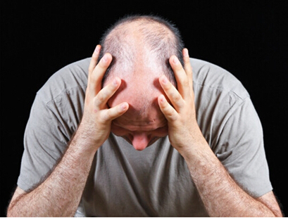 为何老人头发越来越稀