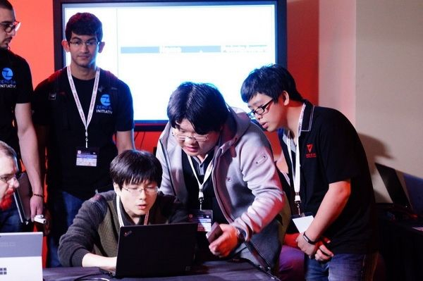 中国黑客在顶级黑客赛事Pwn2Own上