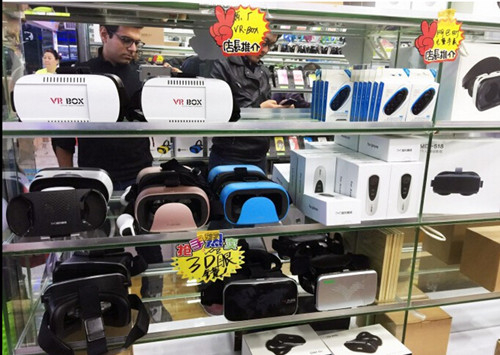探访深圳VR市场：VR手机盒子1天分销1万台 日韩游客也来进货