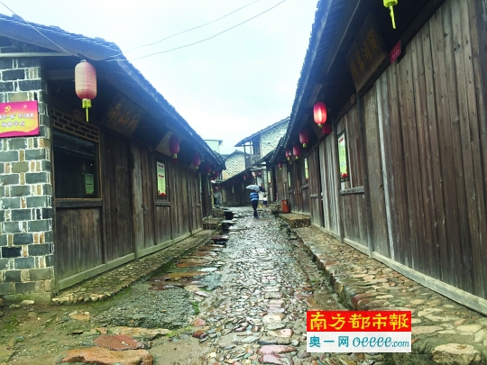 红军淘宝街成立才半年，线上销售额就已达1894万元。