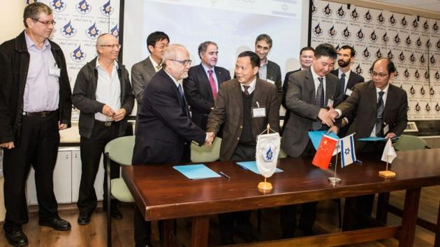 中以双方代表签订协议在以色列设立机器人研发中心