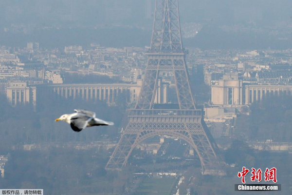 雾霾中的巴黎