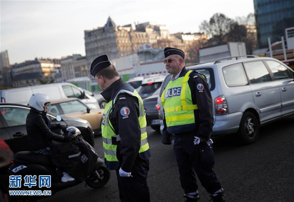 早在5日，巴黎警察局宣布采取单双号限行