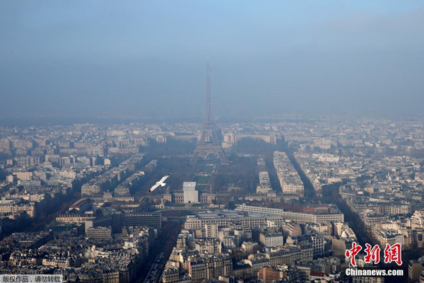雾霾中的巴黎