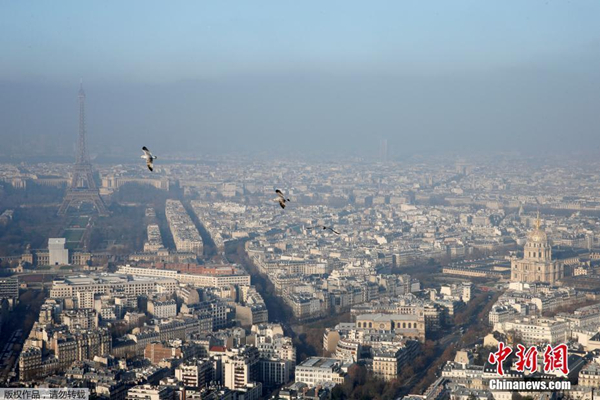 雾霾中的巴黎