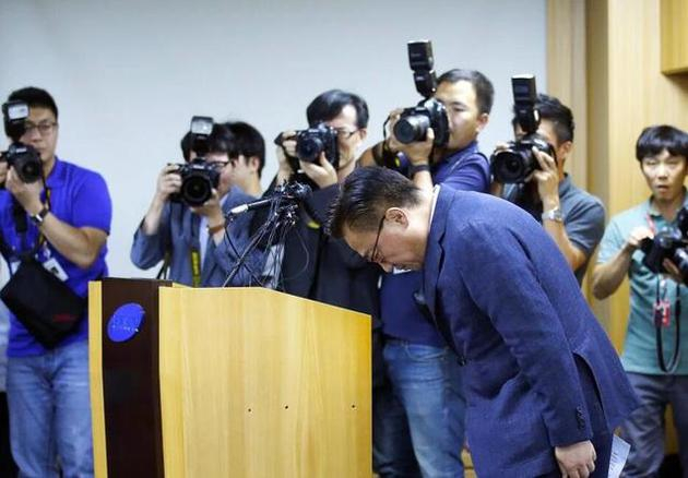 资料图：三星移动总裁高东真就Note7燃损事件道歉