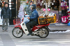 湖北一外卖小哥猥亵女顾客，被警方处以行拘七日处罚