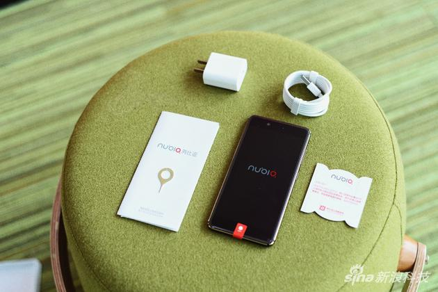 努比亚Z17mini及其全部配件