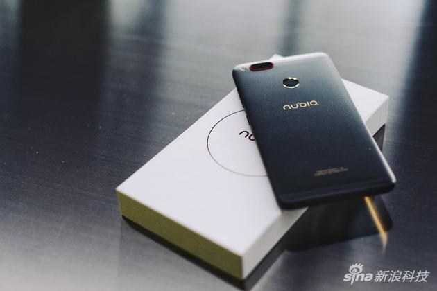 Z17mini背部的天线颜色做了隐藏处理