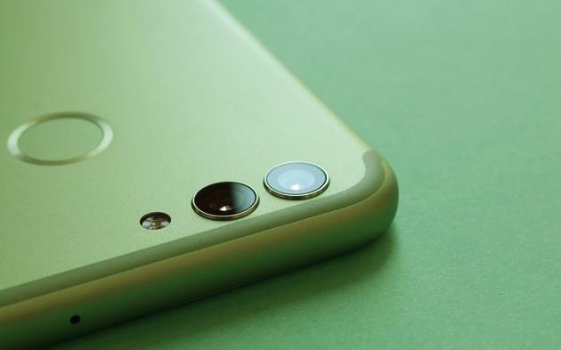 HUAWEI nova 2背部简洁清爽