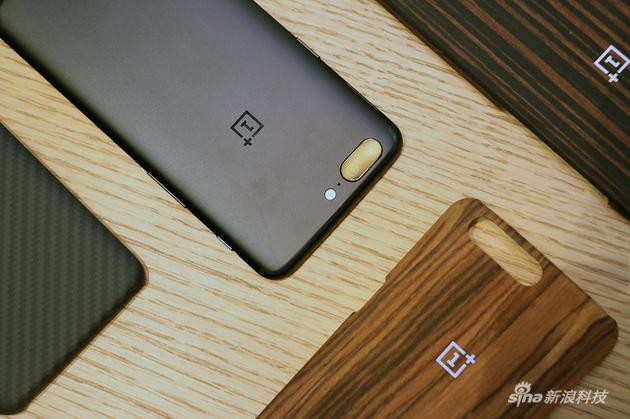 距离屏幕边缘的位置感觉“不太稳定”