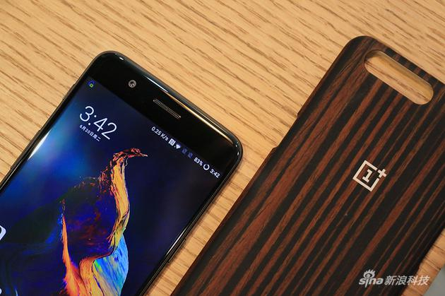 这个边缘弧度是很考究的