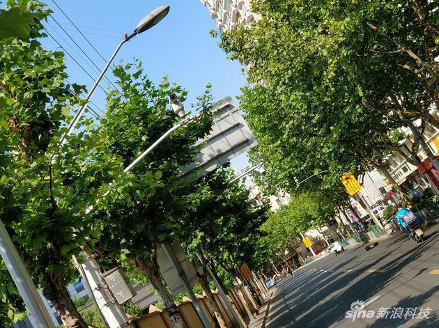 同一场景下开启两倍变焦模式